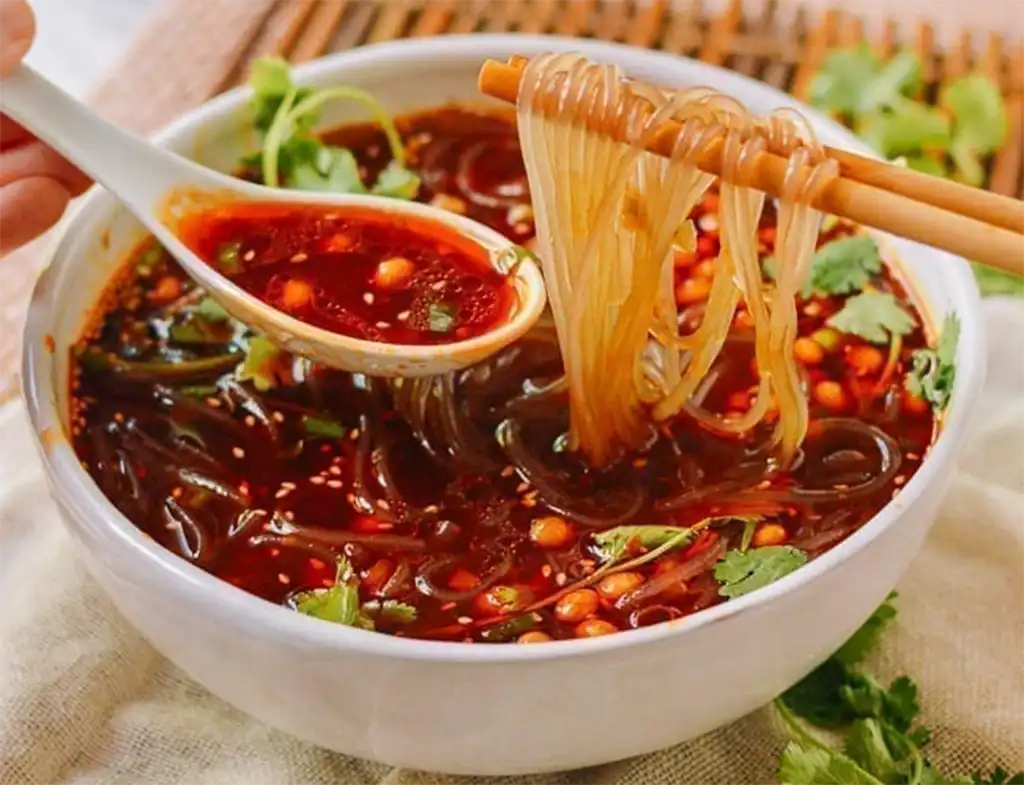Sichuan Spicy Beef Noodle Soup (Suan La Fen)